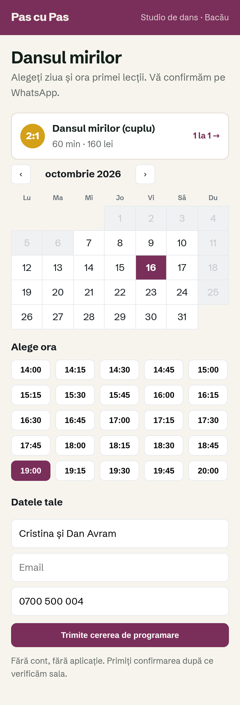 Pagina de programări a studioului pe telefon: Dansul mirilor (cuplu), 60 min, 160 lei, calendarul cu vineri 16 ales, ora 19:00 aleasă, numele Cristina și Dan Avram și telefonul, butonul Trimite cererea de programare