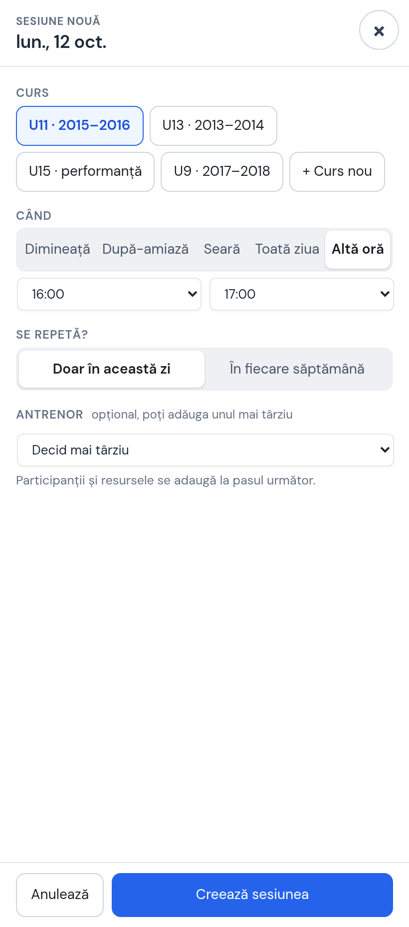 Fereastra Sesiune nouă pentru luni 12 oct., abia deschisă: cursurile existente ca butoane, + Curs nou, Altă oră 16:00–17:00 deja pusă, Doar în această zi, antrenor Decid mai târziu