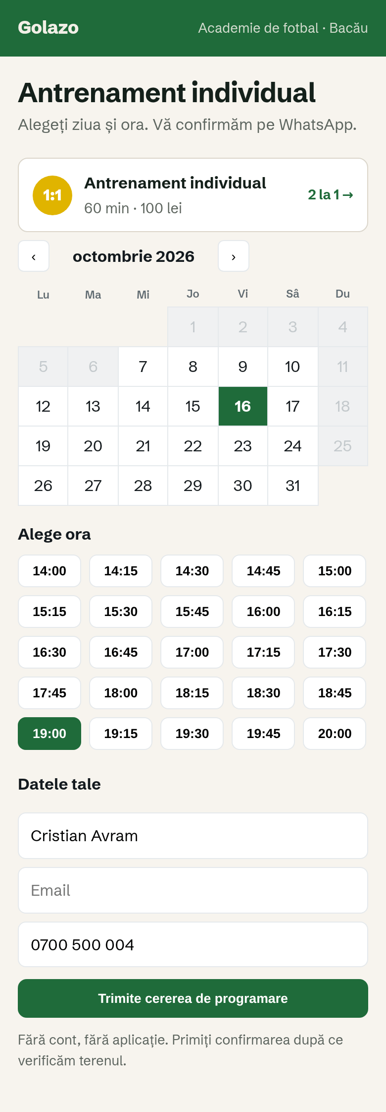 Pagina de programări a academiei pe telefon: Antrenament individual, 60 min, 100 lei, calendarul cu vineri 16 ales, ora 19:00 aleasă, numele Cristian Avram și telefonul, butonul Trimite cererea de programare