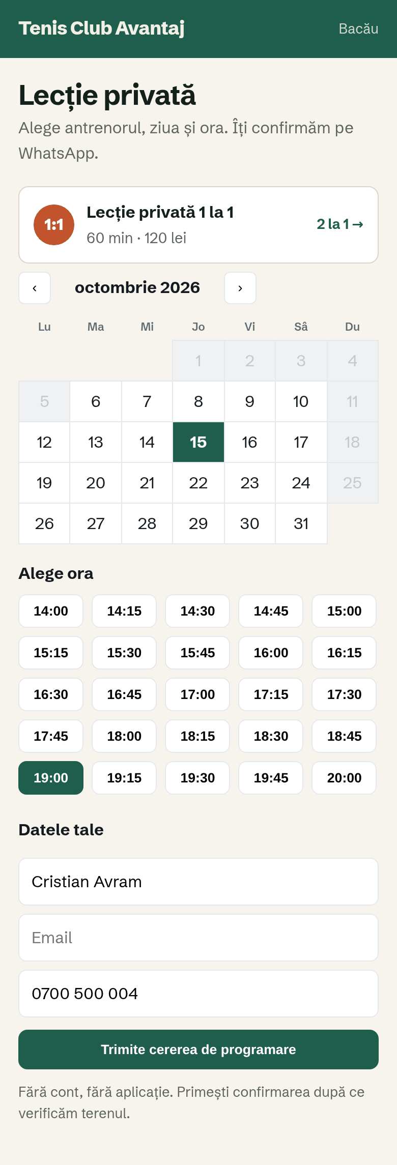 Pagina de programări a clubului pe telefon: Lecție privată 1 la 1, 60 min, 120 lei, calendarul cu joi 15 ales, ora 19:00 aleasă, numele Cristian Avram și telefonul, butonul Trimite cererea de programare